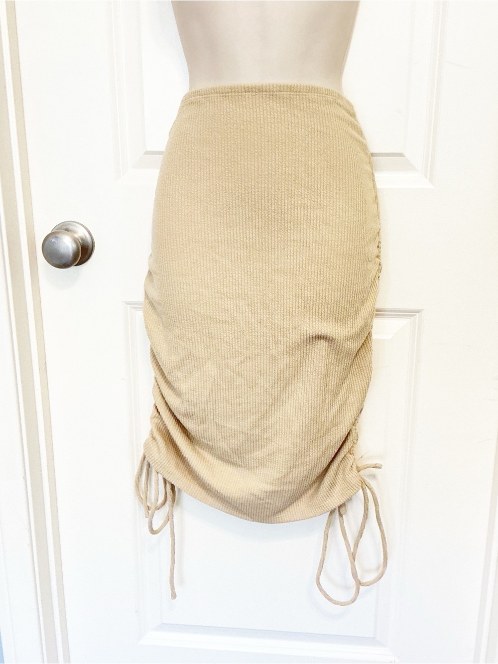 NWOT Beige Botany Tan Ribbed Skirt Size Large Ruched Sides Hot Girl Summer
